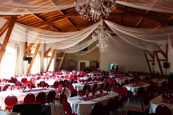 Salle décorée pour événement privé Savigneux